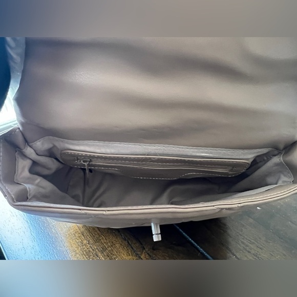 NWT Gilda Paris Tan Soft Quilted Twist lock Chain Handbag/Crossbody - Picture 8 of 12